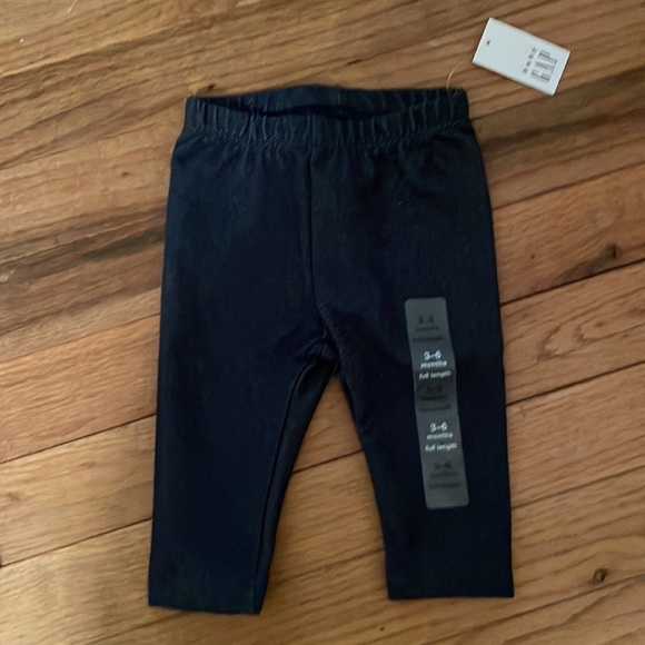 Three pairs of pants - Picture 2 of 7